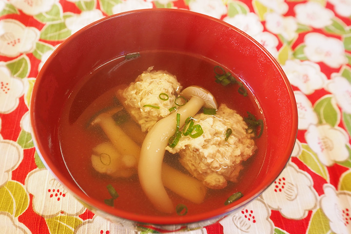 鶏肉団子とゴボウの汁